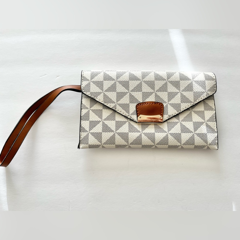 Fashion envelope wristlet - Picture 1 of 8